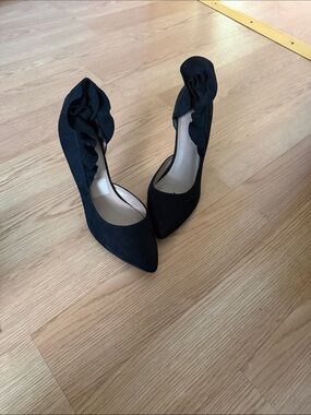 Seychelles Black Pointed-Toe Heels with Ruffle Accent